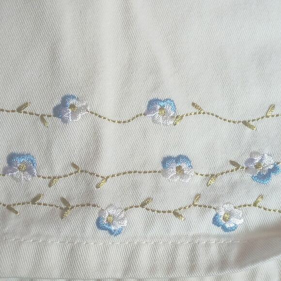 Vintage Ivory Floral Embroidered Hem A-line Women Medium (See Measurements) - Picture 4 of 5